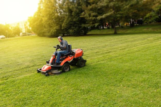 COMMERCIAL LAWNCARE